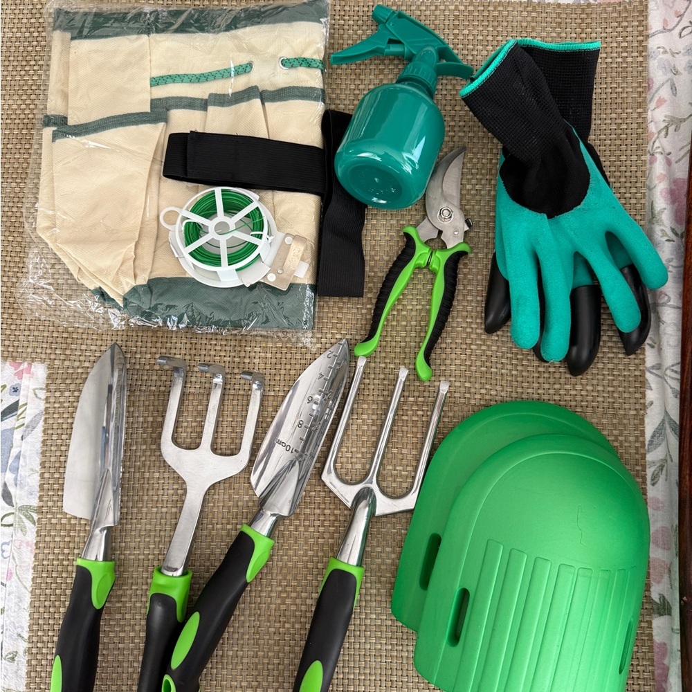 Brand New Gardening Bag and Tool Set